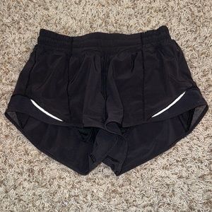 Lululemon Hotty hot 2.5 shorts